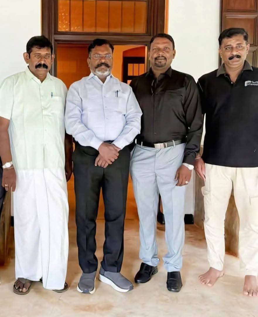 JayanthiVr's tweet image. இலங்கையில் தமிழ்த் தேசியப் பசுமை இயக்கத்தின் சார்பில் 
 நடைபெறவுள்ள  மலர்க்கண்காட்சி விழாவில் பங்கேற்க சென்றுள்ள தலைவர் அவர்கள் தமிழ்த் தேசியப் பசுமை இயக்கத்தின் தலைவர் பொ.ஐங்கரநேசன் வரவேற்றார்
முள்ளிவாய்க்கால் நினைவிடத்தில் அஞ்சலி செலுத்தினார்

#LeaderTholThirumavalavanMP 
#VCK