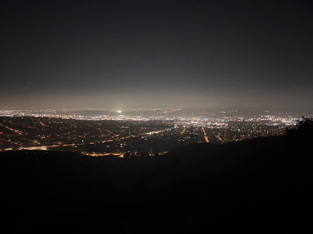 _t3mpura's tweet photo. The city lights aren’t as pretty as you 💝 https://t.co/cYZWv3egGc