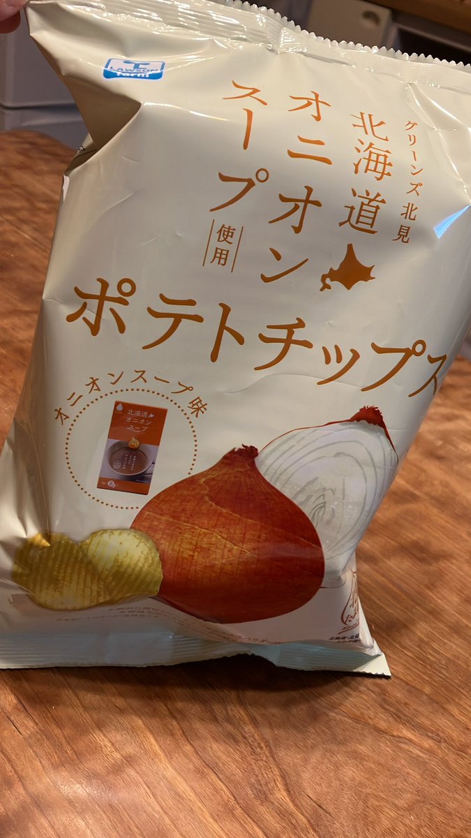 kitamingwakka's tweet photo. ローソンに寄ったら売ってた！
気になる、食べたい😋
でもこんな時間に開けてはいけない…うーん悩ましい。
#北見 https://t.co/GGhgYvywvq