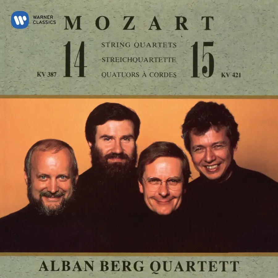 𝑨𝑩𝑸 / Mozart SQ 14&amp;15, #NowPlaying.   ABQのWarner-boxから。発売当初より名演の誉れ高い音盤。アンサンブルとしては最高の部類で明晰さとMozartの軽快さが両立する驚異の演奏！ヴァイオリンの二人はもとより、KakushakaとErbenの低音部の充実ぶりは比類なし！