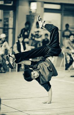 中学生の三浦春馬君が、土浦駅前で披露したパフォーマンスプレイ