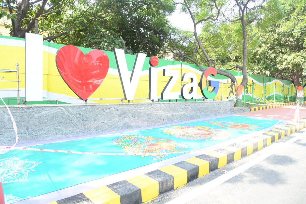 GVMC_VISAKHA's tweet photo. #GVMC #Visakhapatnam #BeachRoad #RKBeach #CleanVizag #BeachCleanliness #CII #CIIPartnershipSummit #Sanitation #Beautification https://t.co/QHhI6sNyGD