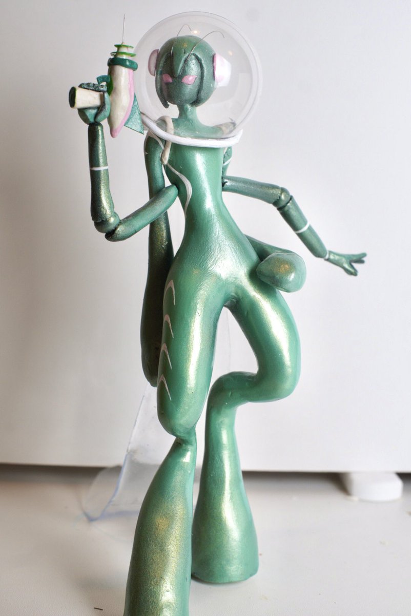 _NUM_00's tweet image. 立体課題
トノサマバッタがモチーフの宇宙飛行士🪐🚀
粘土フィギュアを作りました!