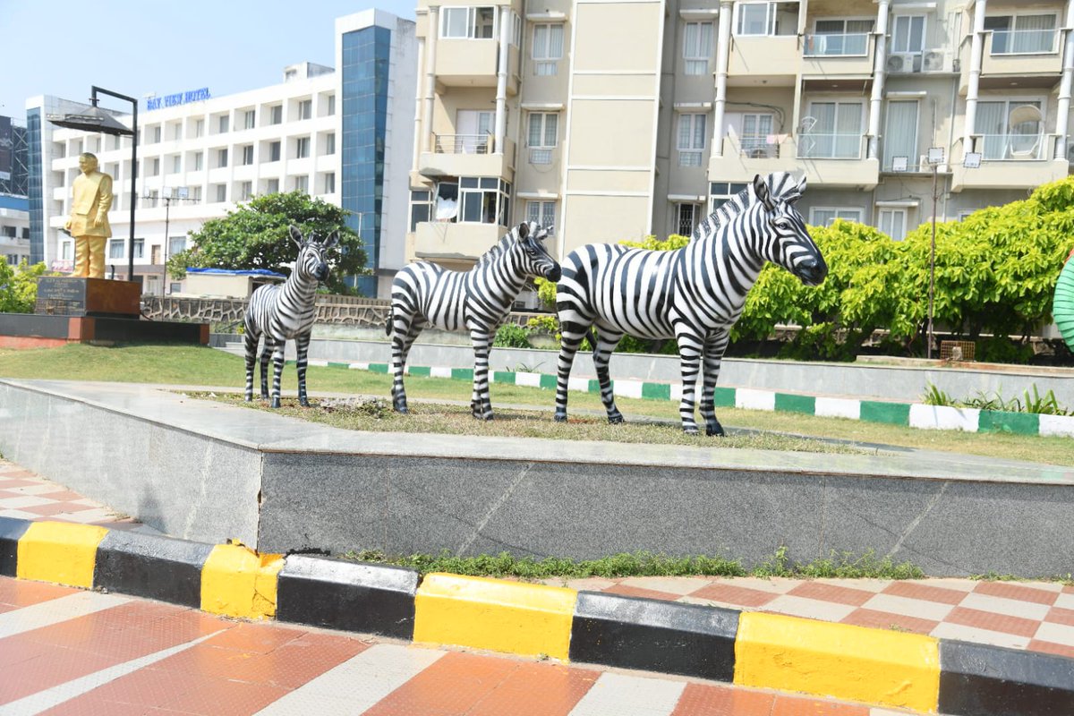 GVMC_VISAKHA's tweet photo. #GVMC #Visakhapatnam #BeachRoad #RKBeach #CleanVizag #BeachCleanliness #CII #CIIPartnershipSummit #Sanitation #Beautification https://t.co/QHhI6sNyGD