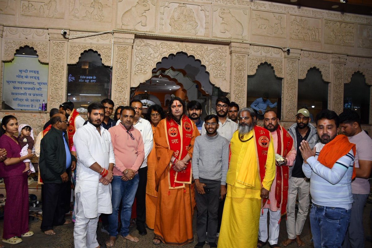 सीकर प्रवास के दौरान श्री सालासर बालाजी महाराज के चरणों में शीश नवाने का सौभाग्य प्राप्त हुआ।
बालाजी महाराज से प्रदेश की खुशहाली और जनकल्याण की कामना की।
जय श्री बालाजी 🙏