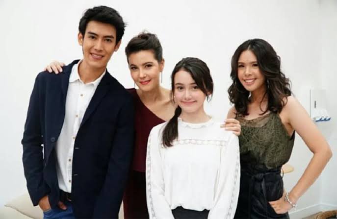 jsjnjan's tweet image. ไม่ได้เห็นน้องชาริเล่นละคร/หนังมานานม้ากกก🥹 ยังจำตอนน้องเล่นแรงเงาได้อยู่เลยอะ แสดงดีสุดๆ รอดูเรื่องนี้เลยย🥺

#yolochari #FELIZZ
#ดีว่าราวี
#DivaLaVie