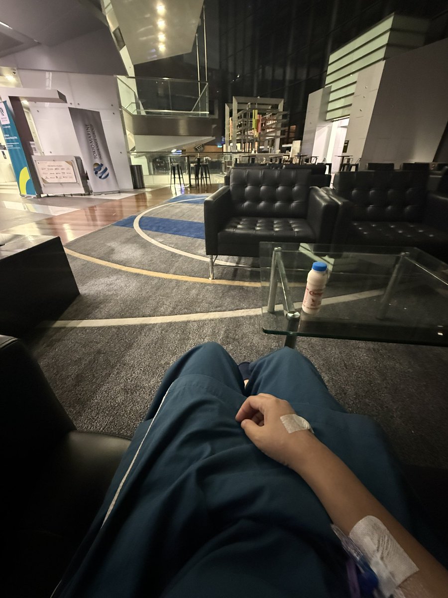 HeyJules_S's tweet photo. I'm totally burned out, trying to pretend I'm okay. Honestly, I just need life to pause for a minute so I can actually breathe. https://t.co/s71IhJtePS
