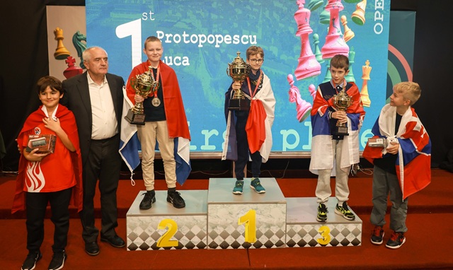 Liguepacaechecs's tweet image. Luca Protopopescu de Marseille Echecs, champion d’Europe U10 d’échecs : la relève française brille à Budvacrocher brillamment le titre de champion d’Europe.

@escafrestephane @Liguepacaechecs @ffechecs @marseille @LaurieDelorme12 @jbmullon @EloiRelange