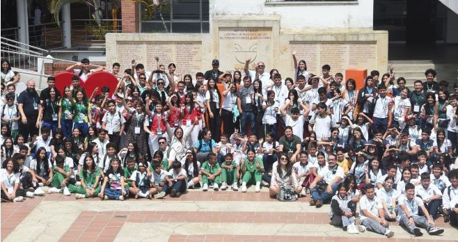 Con la participación de 340 estudiantes y 34 docentes de 17 instituciones educativas oficiales, la UNAB ejecutó el Encuentro de Ciencia, Tecnología e Innovación ExpoSTEM+ 2025, en el que la infancia y la juventud de Bucaramanga ingeniaron ciudad. Detalles: bit.ly/4nTCDWY