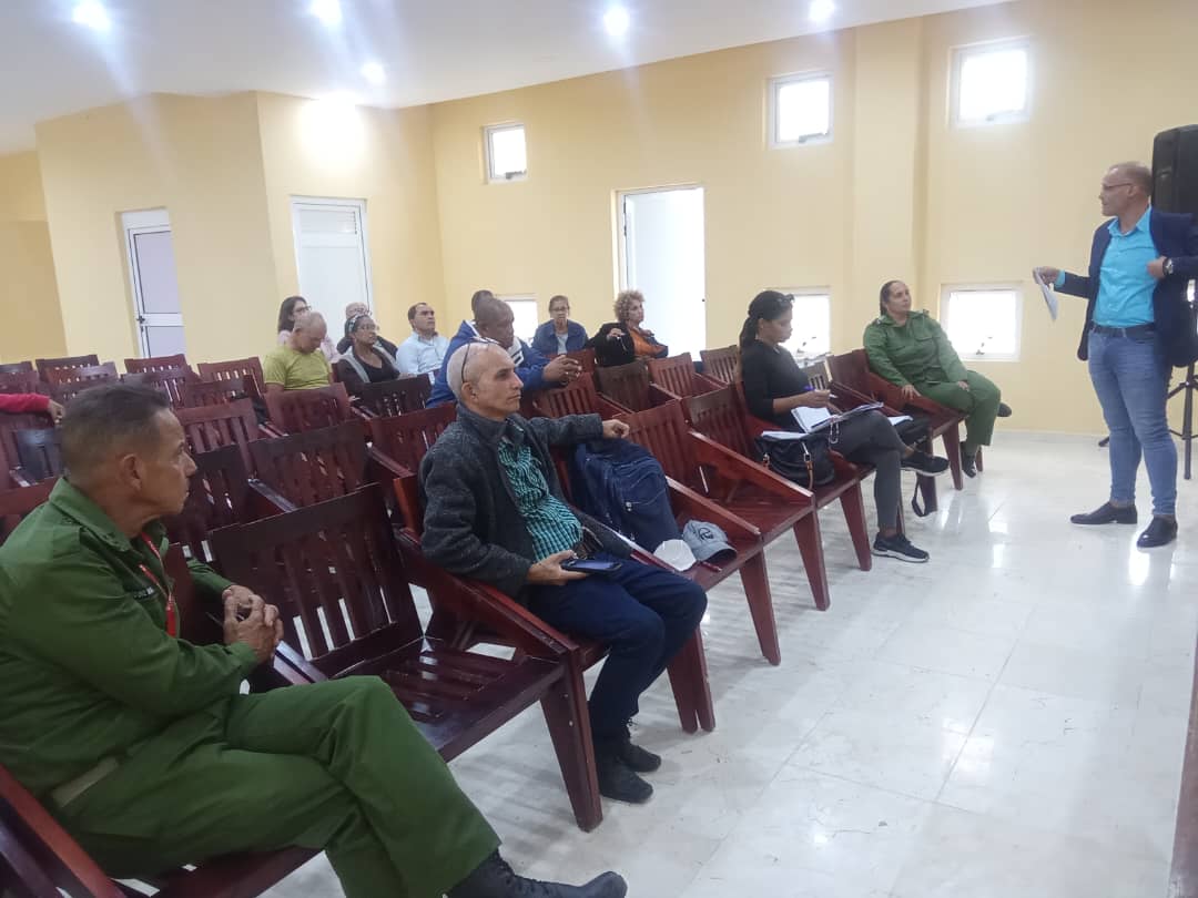 NioveRo2's tweet image. @RolandoLopJ @LilianaDazCamp1 y @Roilancu1 participan en la reunión del CP #Rampa donde @garces_escalona su Presidente, rindió cuentas d su gestión, se aprueban los Controles Populares a realizar durante el mes. #PoderDelPueblo #ConPlazaEnEl❤️