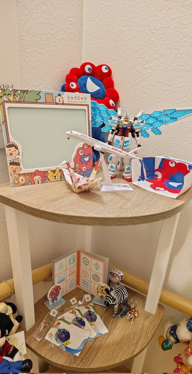 k_kun_manma's tweet photo. @expo2025product スタッフさんと気さくに話せたり、関空の人聞こえますかー？が出来たり、南アフリカのスタッフさんに子供が遊んでもらったり、アジア系の国の方に家族写真撮ってもらったり…こんなに多国籍で盛り上がれるお祭りだったんだ！！と知れたこと。もちろんミャクミャクが我が家に沢山います✨ https://t.co/TLmU0i92bB