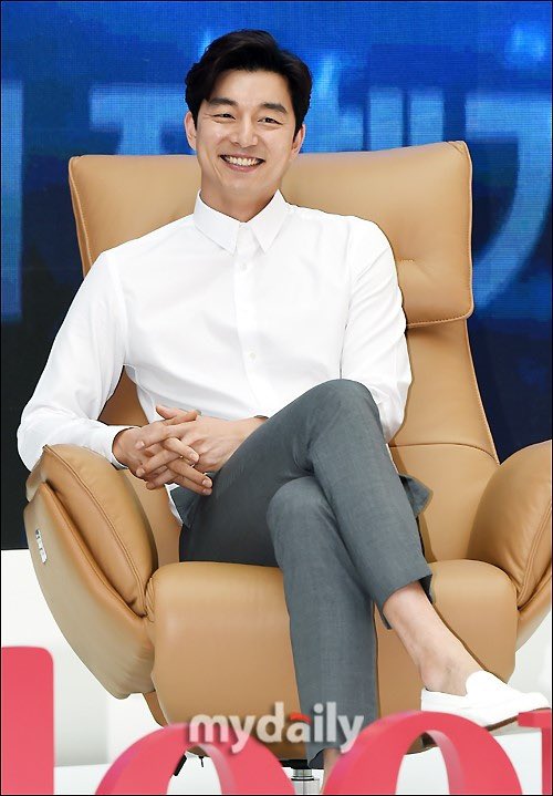 セール中…コン・ユ直筆サイン入り2Lサイズ写真…Gong Yoo…静かなる海‥ セール中…コン・ユ直筆サイン入り2Lサイズ写真…Gong Yoo…静かなる海