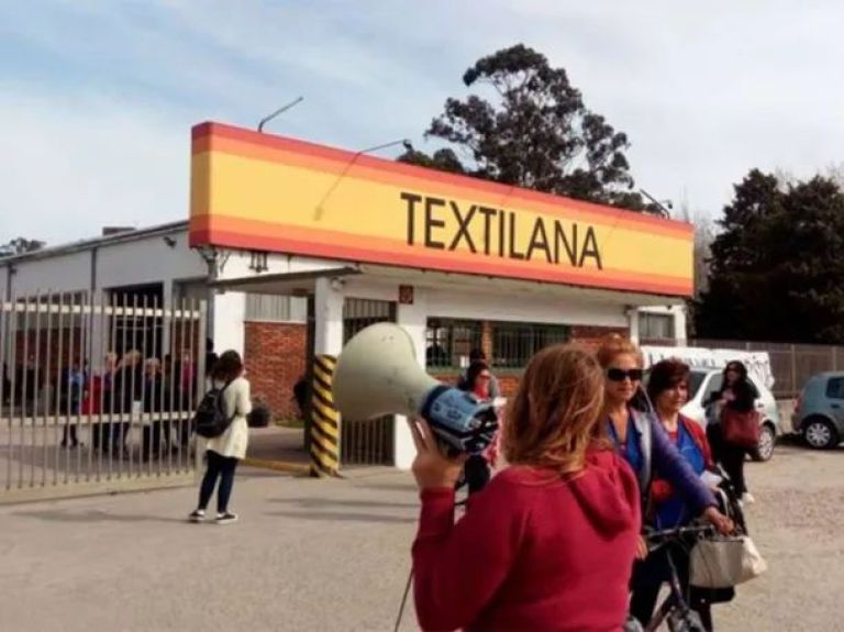 📢Tras la caída de ventas, suspendieron a 170 trabajadores de la empresa Textilana

Es una de las firmas más importantes del rubro textil, fabricante de la reconocida marca Mauro Sergio, instalada en Mar del Plata.

haceinstantes.com/noticias/2025/…