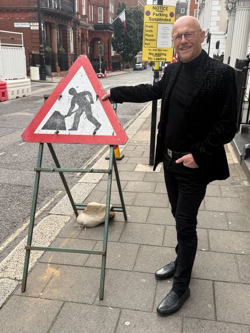 spencerrayner's tweet image. rep @JohnDCaudwell

How would you caption this photo? #MenAtWork