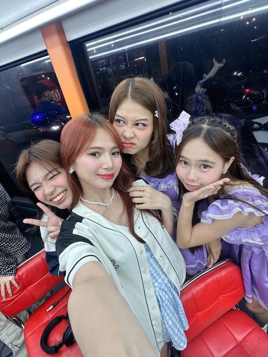 new vocal line? 🤩🤍