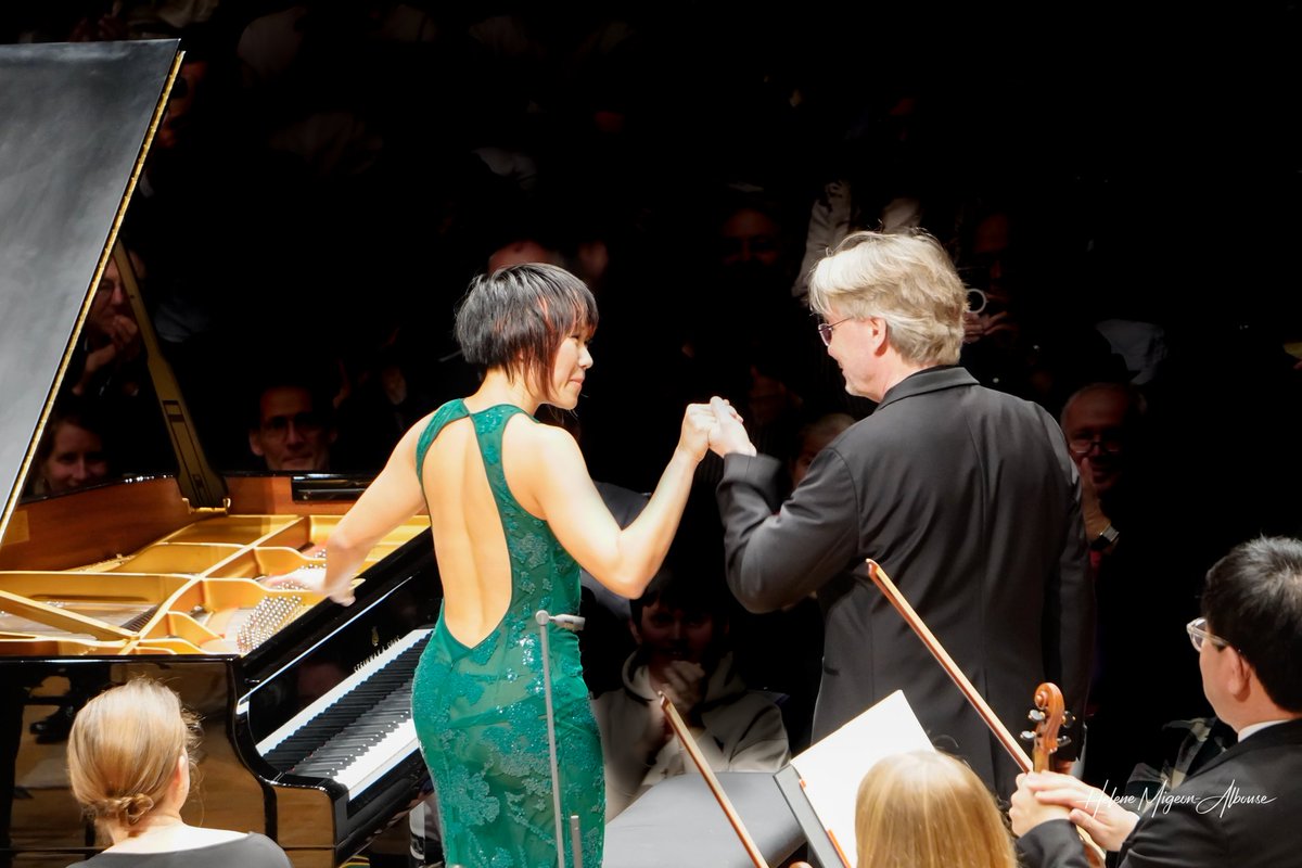 helene_mahln's tweet photo. 🎶 Bravo @YujaWang #piano and @OrchestreParis conducted by @esapekkasalonen for this amazing #Prokofiev #PianoConcerto n°2 at the @philharmoniedeparis yesterday ! 👏👏👏
📷 @helene_mahln - 2025 nov.12
#ClassicalConcert https://t.co/2CUx5pFrxE