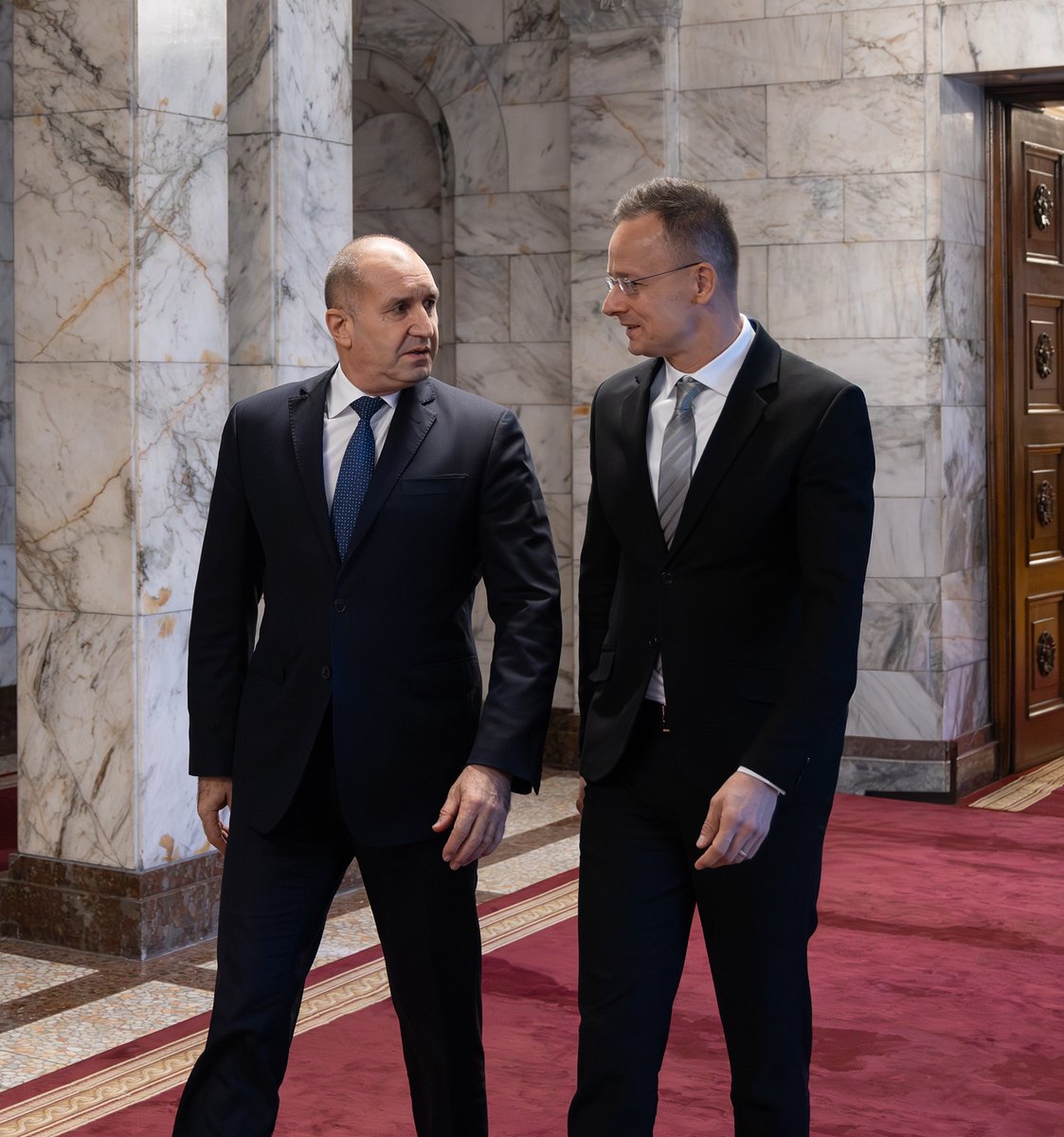 Restoring peace in Europe by diplomatic means is a priority for the EU and the only way to sustainably guarantee security and stability. This is what we discussed today with <a href="/FM_Szijjarto/">Péter Szijjártó</a> in Sofia.

president.bg/news8671/persp…