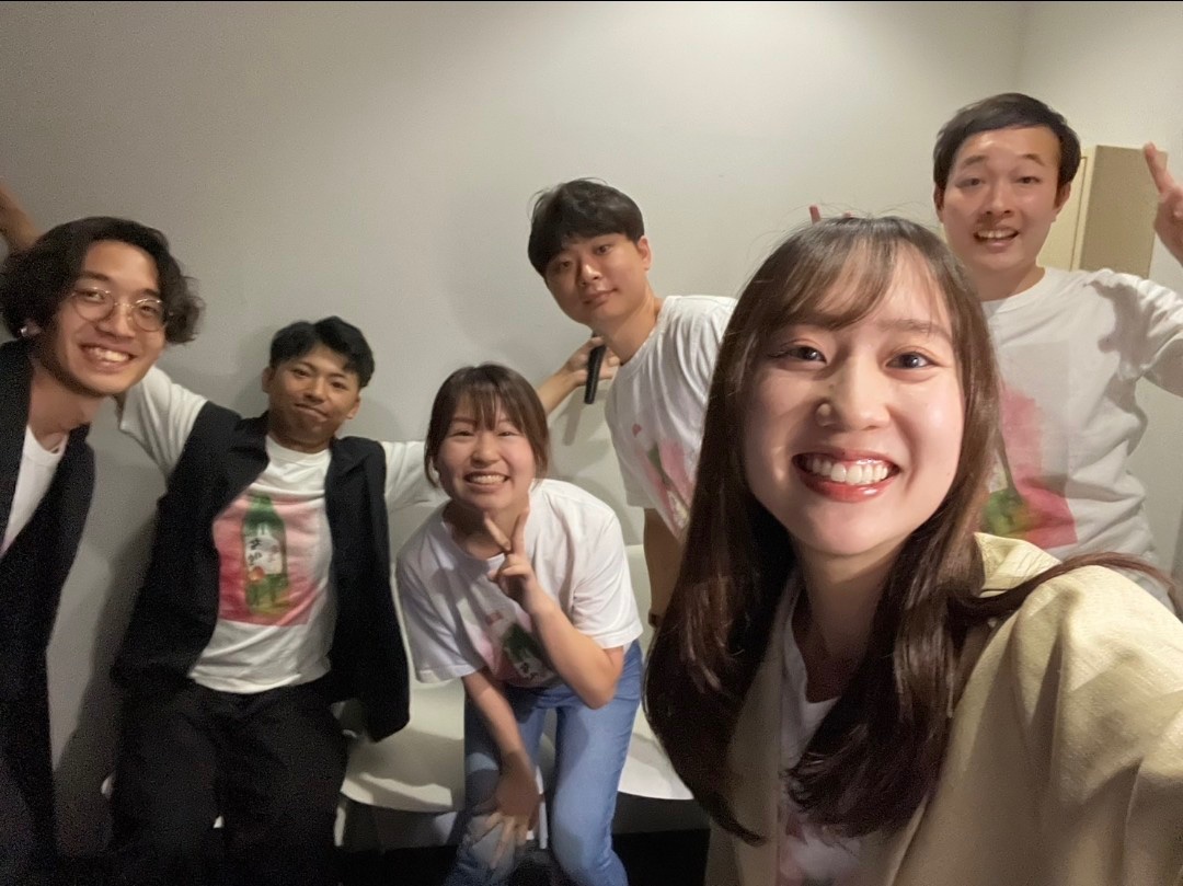 FaceOfficialAcc's tweet photo. ❄️Re:Play🎤出演バンド❄️

チャミスルトクトク

結成4年目、なんとFACE最古参になってしまいました、K-popカバーバンドのチャミスルトクトクです。
今回はみんなが知ってる盛り上がる新曲を持ってきたので楽しんで聴いてもらえたら嬉しいです！ https://t.co/0NaxGffa1f