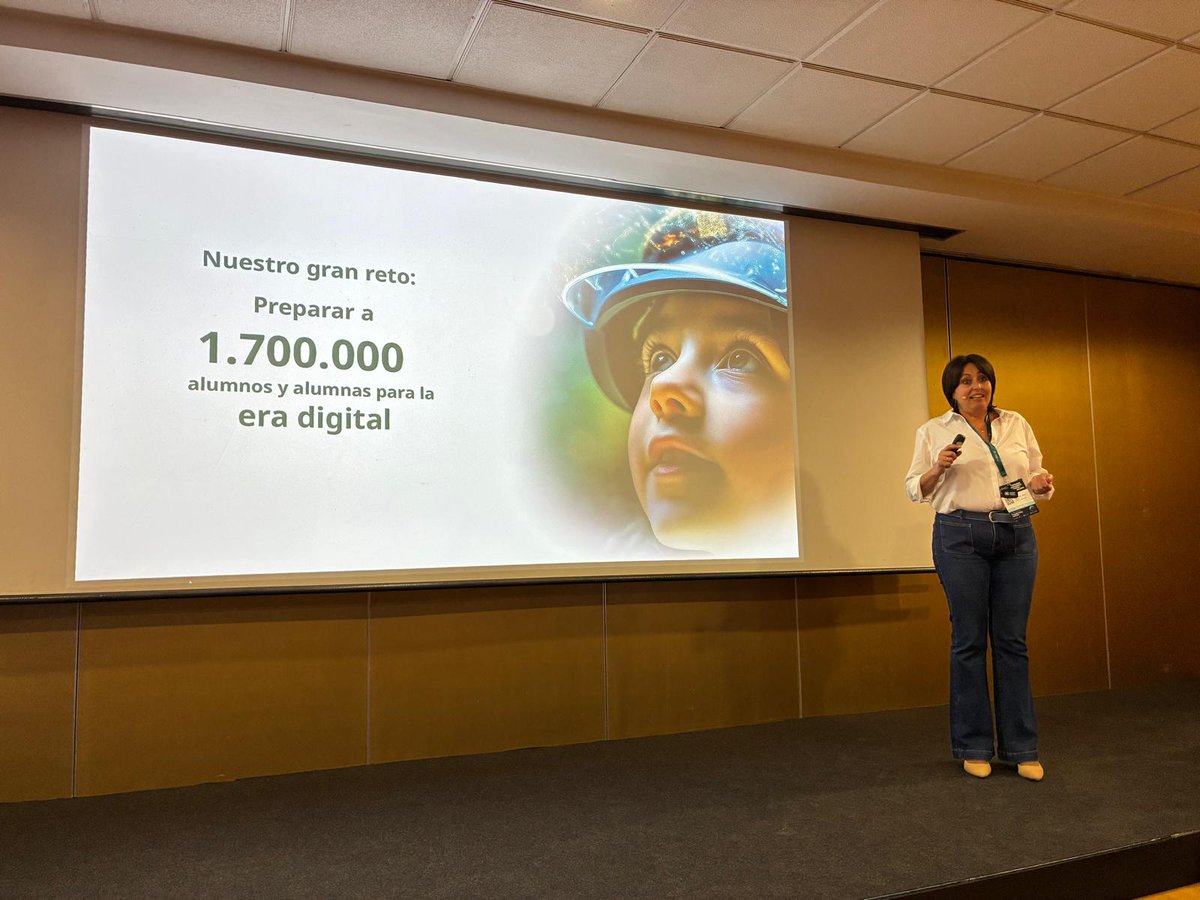 👩‍💻El alumnado debe desarrollar su Competencia Digital con responsabilidad y ética

💻No podemos dejar a nadie atrás, es una responsabilidad de esta Consejería dotar de herramientas adecuadas

🔒Debemos preservar la protección de datos de nuestro alumnado en el entorno educativo