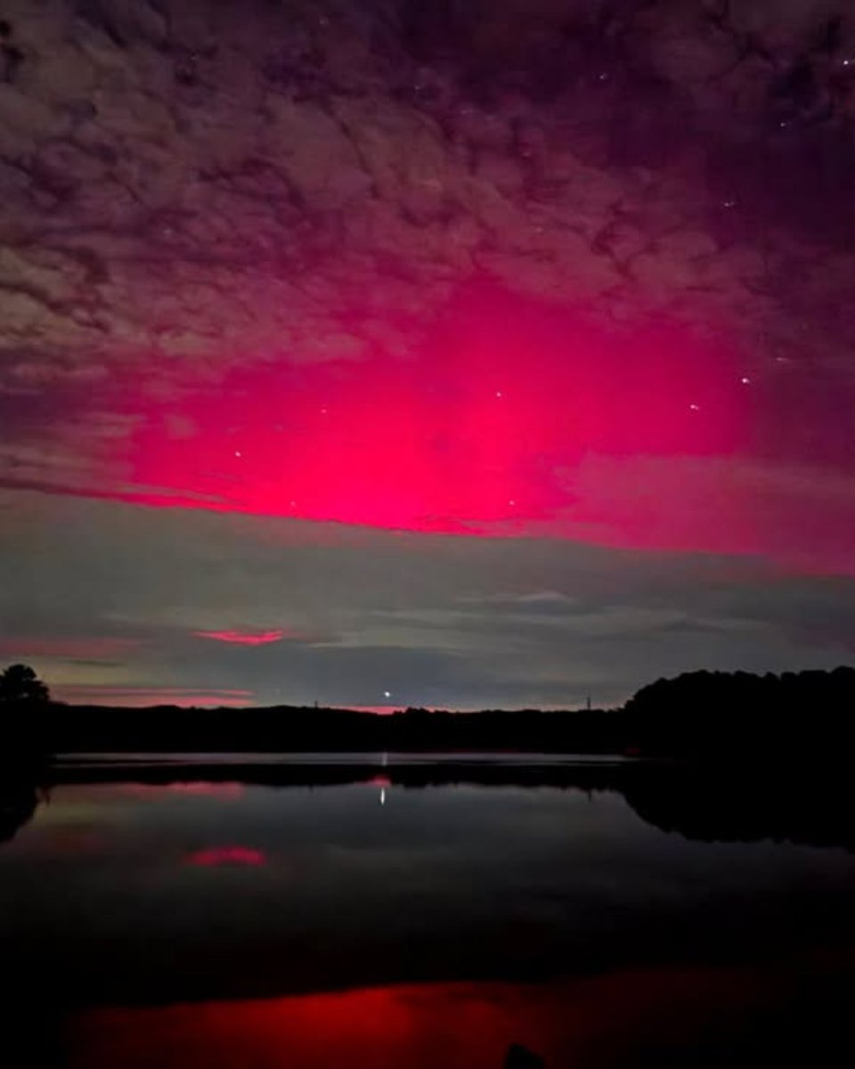 Did you catch the Northern Lights over the last few nights? Thanks to Ed Corey for sharing this photo with #BlueJayPoint County Park staff.

 #NorthernLights #NightSkyPhotography #SkyWatch #NorthCarolinaNature