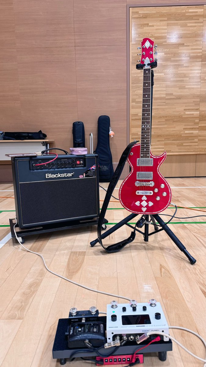 🎸学校芸術演奏会で演奏してきました！

生徒さんや職員さんと直接お話ししたりお礼をいただけてとっても嬉しかったです💐🥰
今年も大好きなバンドメンバーのみなさんとご一緒できて、幸せな時間でした🎶
やっぱりバンド楽しいなぁ✨