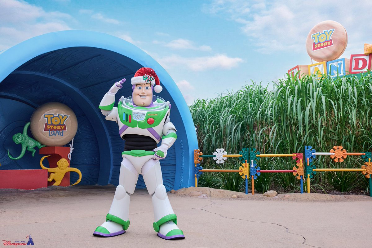 DMK_Blog's tweet image. 🎄✨ 🧸 2025 “A Disney Christmas” @ Hong Kong Disneyland Resort: Woody, Buzz Lightyear, and Jessie are making their first-ever appearance in festive holiday outfits in HKDL!

#ToyStory #ToyStory30 #ADisneyChristmas #Disney #Pixar #彼思 #DisneyParks #HKDL #HongKongDisneyland