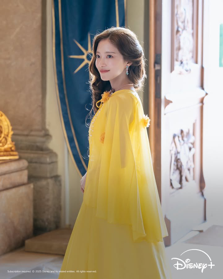 here4wcal's tweet photo. My Beni is now Rashta.
GORGEOUS!! ABSOLUTELY STUNNING!!
#LeeSeYoung https://t.co/SawMd6fO9B