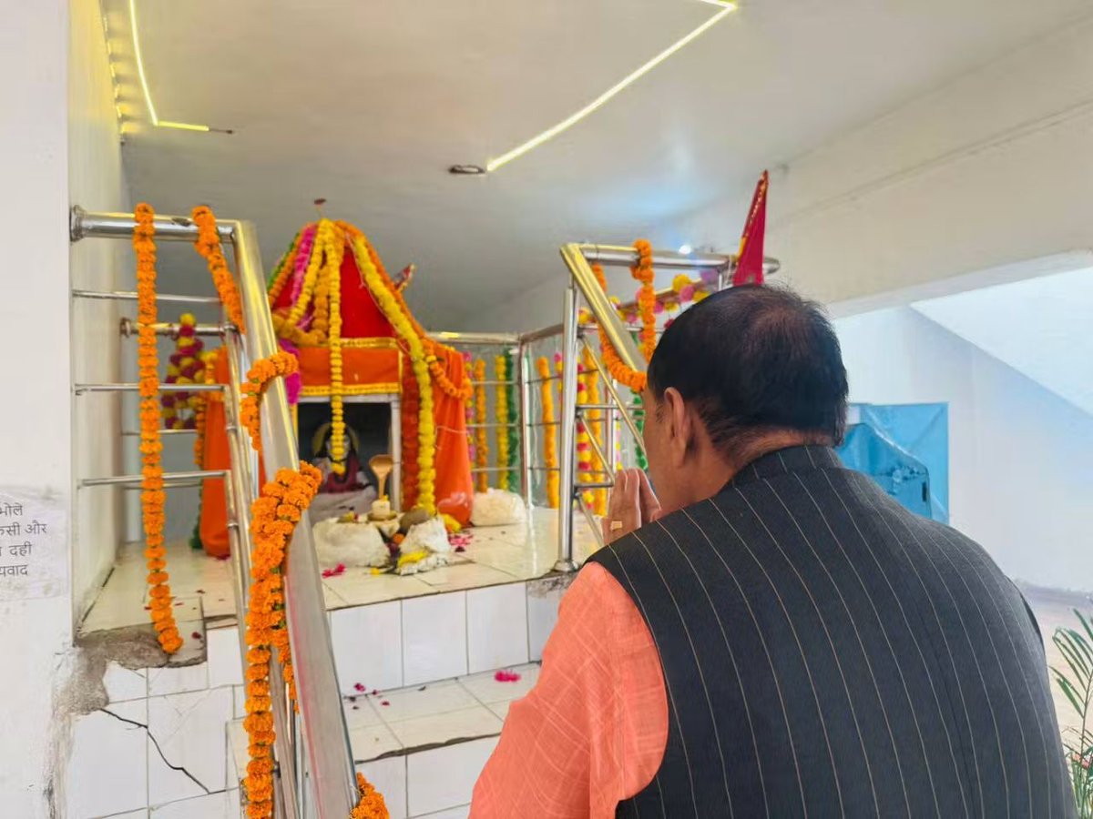 आज शाकीपुर गाँव में प्राचीन सिद्ध स्थल (कुटी) वाले बाबा श्री श्री 1008 बाबा योगी राजेनाथ जी महाराज की मूर्ति स्थापना व देशी घी का भण्डारा बड़े ही श्रद्धा और भव्यता के साथ आयोजित किया गया।

यह पावन अवसर पूरे क्षेत्र के लिए आस्था और अध्यात्म का संगम लेकर आया, जहाँ भक्तों ने बाबा