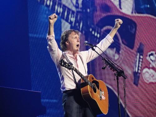 norinatu's tweet photo. 写真で振り返る ポール・マッカートニー、11月11日 ピッツバーグ、PPG Paints Arena公演
#Pittsburgh #PPGPaintsArena #PaulMcCartney #Gotback #Beatles #Wings
https://t.co/DS7n5N5hFh https://t.co/g6XhKNsndj