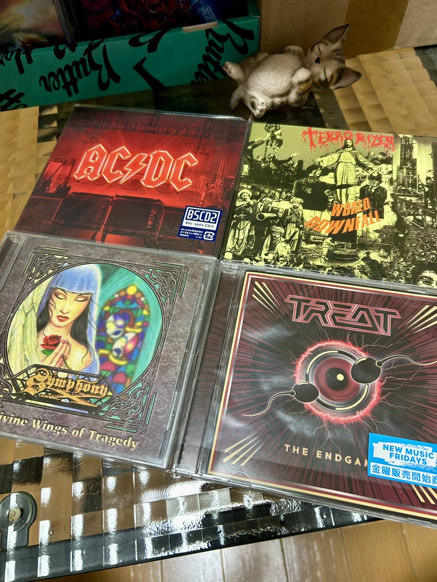DreamCh24621504's tweet image. Hi, guys.
I listened to these CDs on November 13th, 2025.

#PowerUp / AC/DC
#WorldDownfall / Terrorizer

The Divine Wings of Tragedy
Symphony X

The Endgame / Treat

I'm gonna get another year older tomorrow.
I say the same thing eyery year but I don't wanna get old anymore.