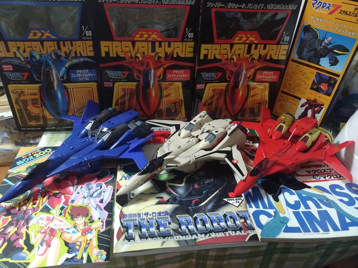 ガシガシ遊べる歴代完全変形戦闘機トイの金メダル、銀メダルは、こちら。