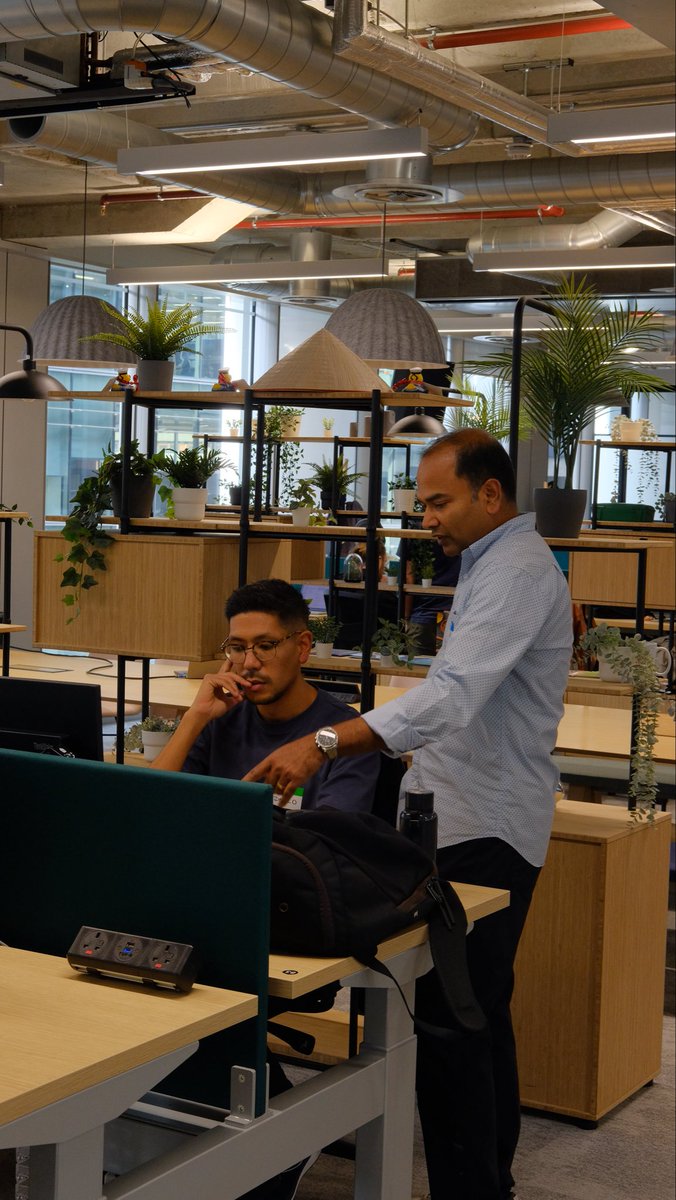 RNLConf's tweet image. Moving onto our second workshop of the day..

@AmazonAppDev with Pavan &amp;amp; Eric are showcasing how to “build your first app for the Big Screen” with the new Vega OS system 🤩

It’s packed with people, instructors &amp;amp; of course Amazon TV devices! 🔥