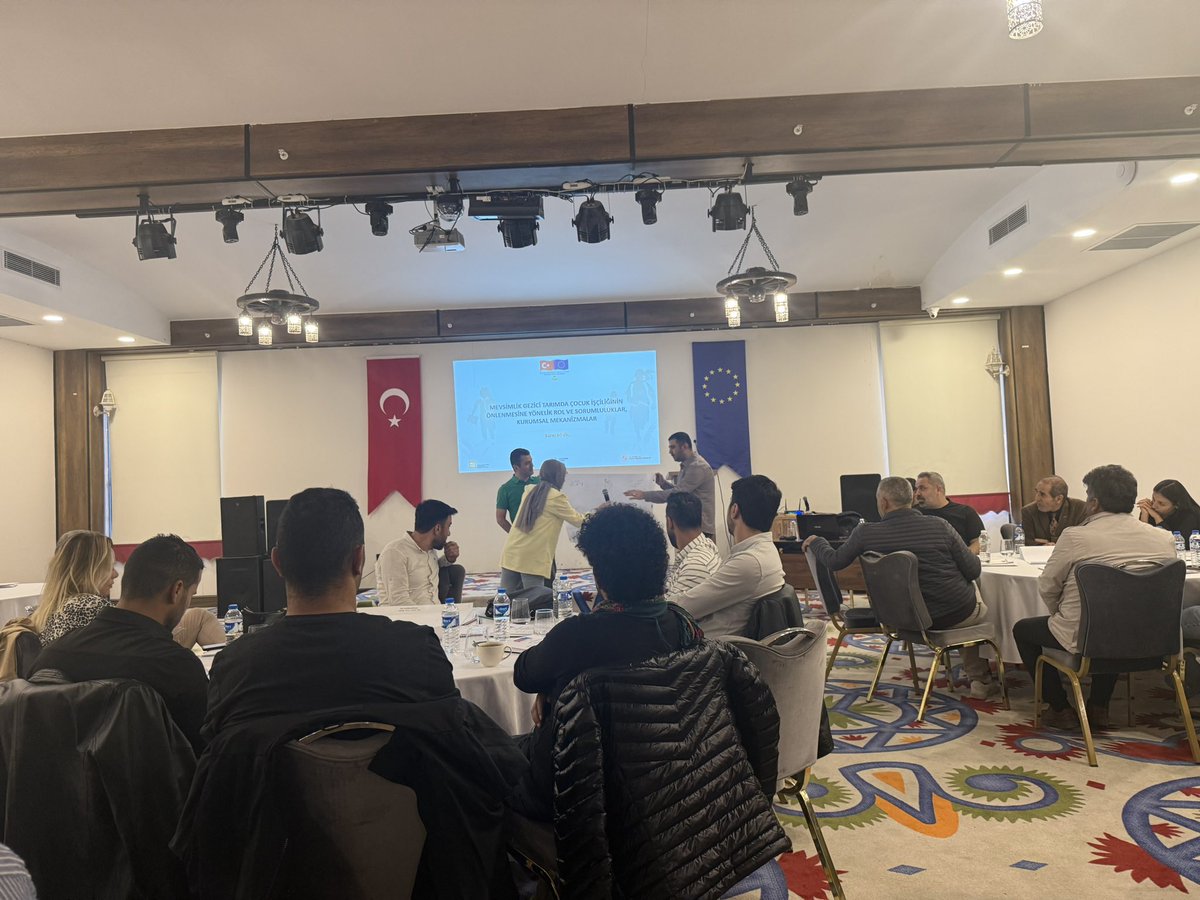 Mardin İl Milli Eğitim Müdürlüğümüzün katkılarıyla “Mevsimlik Tarımda Çocuk İşçiliğinin Önlenmesi Projesi” eğitim çalıştayına katılım sağladık. <a href="/mardinilmem/">Mardin İl Millî Eğitim Müdürlüğü</a> <a href="/ali_eyyupkoca/">Ali Eyyupkoca</a> <a href="/SuleymnAKIN/">Süleyman AKIN🇹🇷</a> <a href="/makdag47/">Makdag</a> <a href="/makan47/">Mahmut Akan</a> <a href="/eyyup_deger/">Eyyüp Değer</a> <a href="/pdrerdal/">Erdal Demirkaya</a> <a href="/AyetullahTml/">Ayetullah Tml</a> <a href="/HasanKaya47_/">Hasan Kaya</a> <a href="/csgbakanligi/">T.C. Çalışma ve Sosyal Güvenlik Bakanlığı</a>