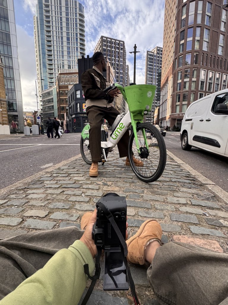 VickieRemoe's tweet image. E no easy o

Conditions of service very poor at @Drizilik Inc.

Ministry of Labor needs to look into di way me boss  day treat me na dis London.

A whole me don turn worok.

#drizilikliveinlondon is in 3 days. 

#sierraleone