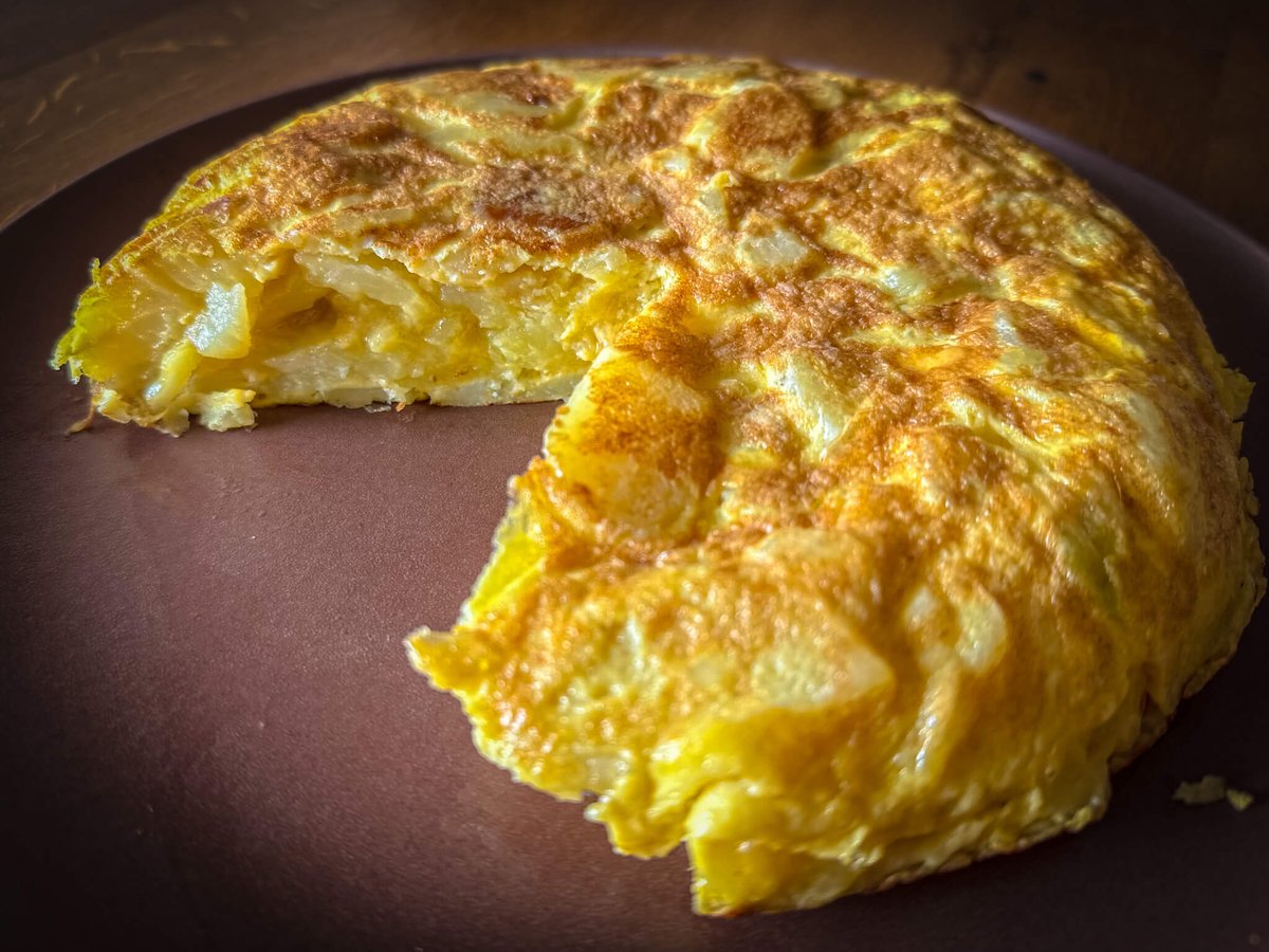 Eggs are at the heart of many traditional Spanish dishes! 🍳Here are some of our family’s favorite egg recipes - perfect for breakfast, tapas, or any meal. #SpanishFood #EggRecipes #Tapas Read:  vivaspanishkitchen.com/best-spanish-e…