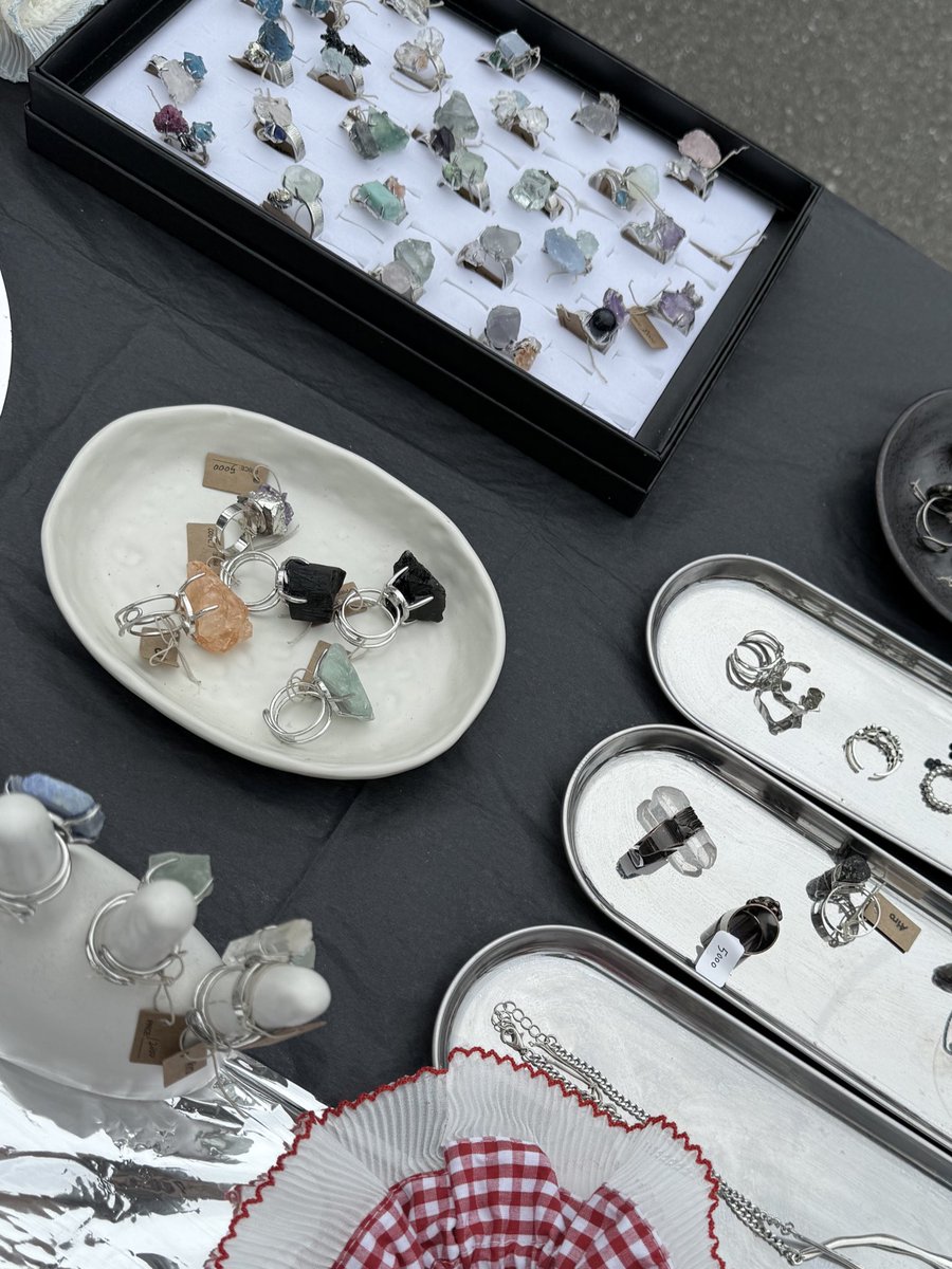 ❄️AiroSelect から冬のプレゼント企画❄️

フォロー➕RPで1名様に✨
オリジナル手作りリング💍をプレゼント！

締切：12/1
当選された方へDMを致します

さらに💐
11月15日、下北沢フリマに出店します！
当日限定アイテムや特典もご用意しておりますので、
ぜひ遊びに来てください🌷
#RP #airoselect