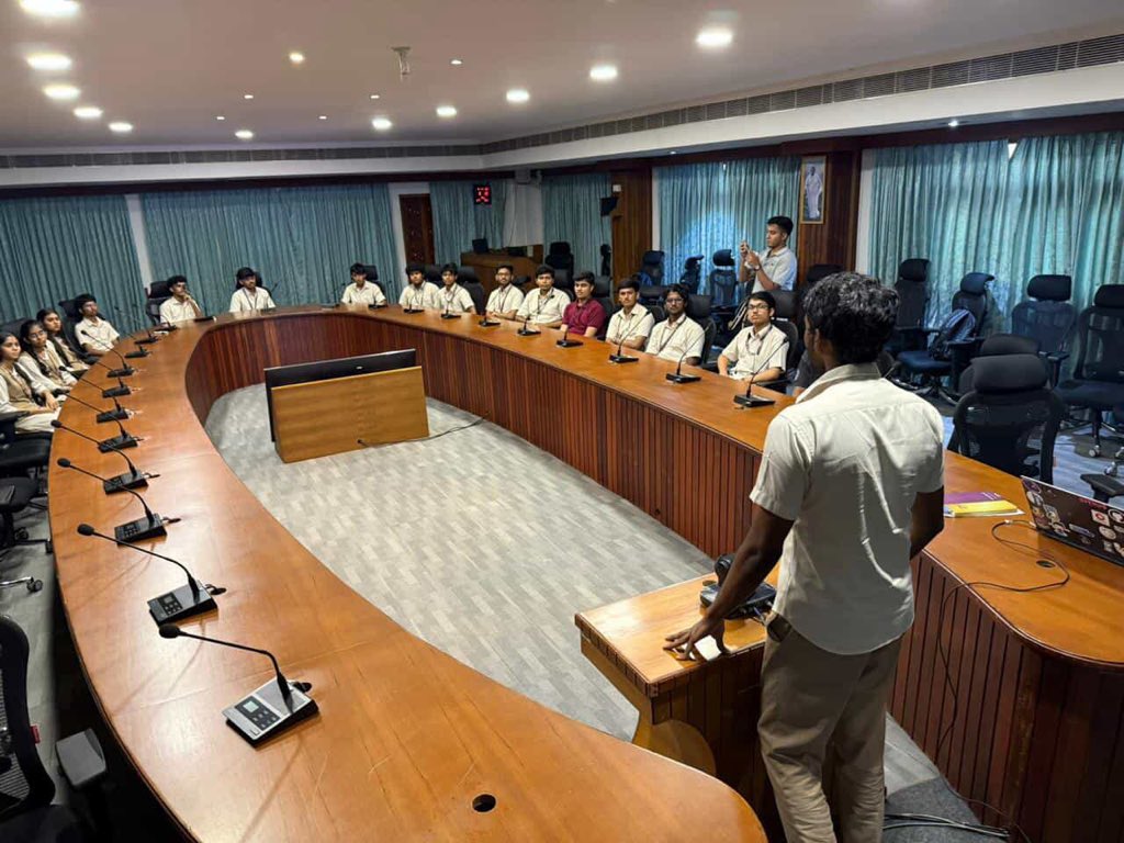amfoss_in's tweet photo. After two months of growth, and collaboration, we’re excited to welcome the new amFOSS members! The onboarding event marked the completion of Praveshan’25 - celebrating dedication, creativity, and a shared passion for innovation. #amFOSS #Praveshan25 #OpenSource #Innovation https://t.co/CpaY3d2kQC