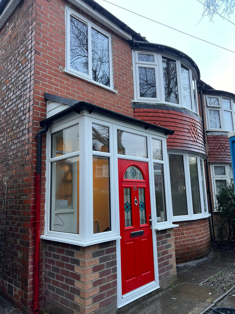mcrwindows's tweet image. Nothing says “welcome home” like a bold red entrance. Warm, secure, and full of kerb appeal. 

Free quotes: 0800 232 1714
manchesterwindowsltd.co.uk

#ManchesterWindows #FestiveDoor #RedDoor #CompositeDoor #FrontDoorInspo #KerbAppeal #HomeImprovement #UKHomes