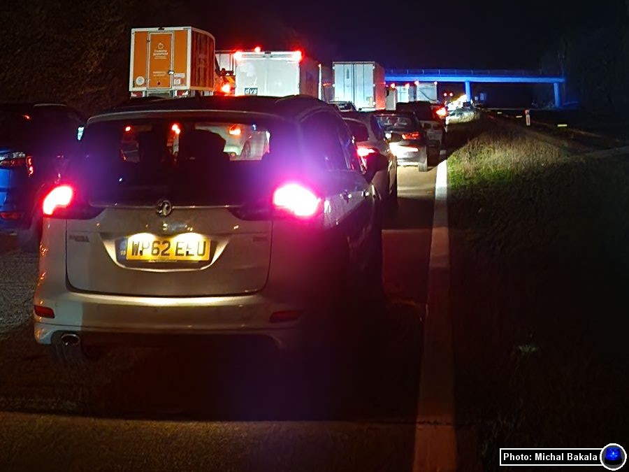 M20 update: A man in his 20s is critically ill after his grey VW Polo crashed into a white “Pilkington automotive glass” van coastbound J8 to J9 about 11.36pm last night. The van driver had minor injuries. Police seek relevant dashcam videos. 📞01622 798538, 👮🏻‍♂️Ref: XX/DGC/075/25.
