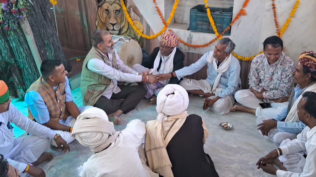 maansinghbarath's tweet image. श्री खेड़ा देवी माताजी एमडी में आयोजित प्रसादी कार्यक्रम में सम्मिलित होकर श्री खेड़ा देवी का आशीर्वाद प्राप्त कर प्रसाद ग्रहण किया
इस आयोजन में मांगीलाल जी कुमावत,गोपाल कृष्ण जी पालीवाल, उपप्रधान सुरेश जी कुमावत, सरपंच प्रतिनिधि गणेश जी पालीवाल, छीतरमल जी जाट मौजूद रहे
#emdi