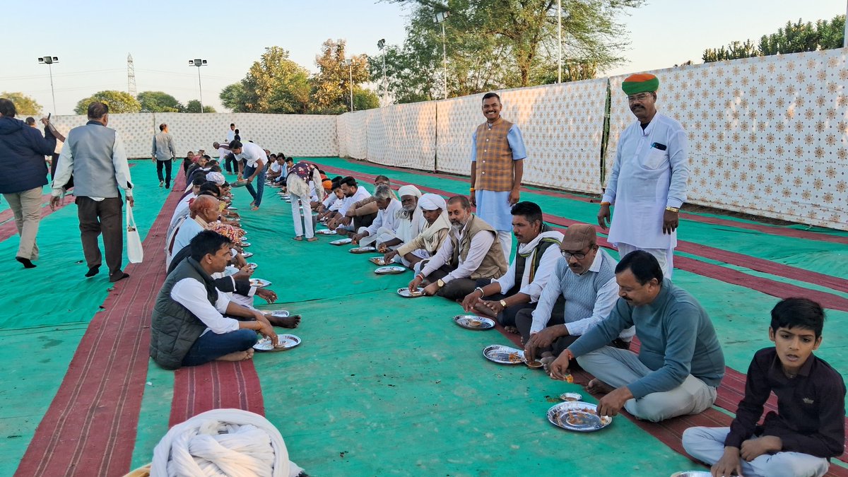 maansinghbarath's tweet image. श्री खेड़ा देवी माताजी एमडी में आयोजित प्रसादी कार्यक्रम में सम्मिलित होकर श्री खेड़ा देवी का आशीर्वाद प्राप्त कर प्रसाद ग्रहण किया
इस आयोजन में मांगीलाल जी कुमावत,गोपाल कृष्ण जी पालीवाल, उपप्रधान सुरेश जी कुमावत, सरपंच प्रतिनिधि गणेश जी पालीवाल, छीतरमल जी जाट मौजूद रहे
#emdi