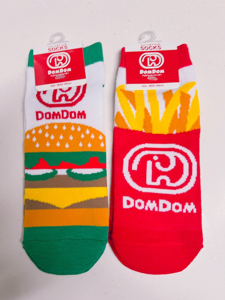 kmdr_p's tweet image. どのくらい虚無虚無プリンだったかと言うと、seriaで前から欲しかったけど靴下山ほどあるし絶対買わんぞって何回も耐えてきたドムドム靴下を残りわずかになってたからうっかり買ってしまうほどだった。嬉しい🤗3の日やからいいんよ