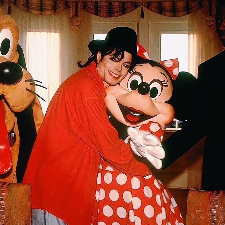 these are my favourite michael pics, nothing gives me the serotonin boost just as these ones