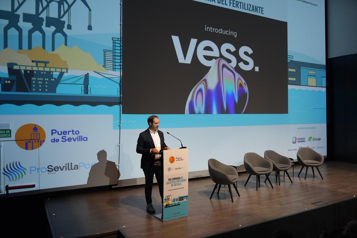 PuertoDeSevilla's tweet image. Éxito de participación en la VIII Jornada de #Logística Portuaria de Sevilla de @PuertoDeSevilla y @prosevillaport.

A lo largo de la mañana hemos compartido el potencial del puerto como: 

🟠 líder nacional en import de fertilizante 

🟢 y primer puerto en export de cereal.