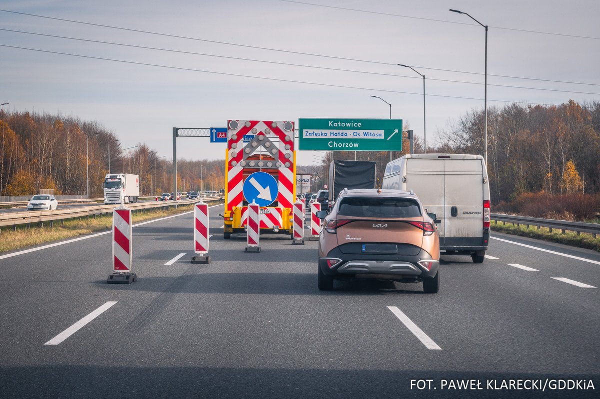 GDDKiA_Katowice's tweet photo. ℹ️ Uwaga kierowcy ❗️Na #A4 w kierunku #Chorzów trwają roboty drogowe. 🛑 Ruch spowolniony na dojeździe do węzła #Batory. 🛣️ Jedź ostrożnie! 🚘
@GDDKiA https://t.co/dQvQJyHJYR
