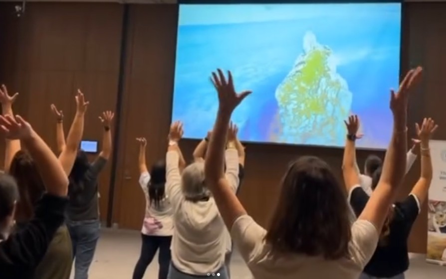 AUBWellness's tweet photo. What is better than a laugh?! Mrs.Nawal Fleihan provided us with a Laughter Yoga Session: Healing Through Humor, and it was definitely a laughter therapy experience! #laughteryoga #Wellness https://t.co/jLRC8PYi0Z