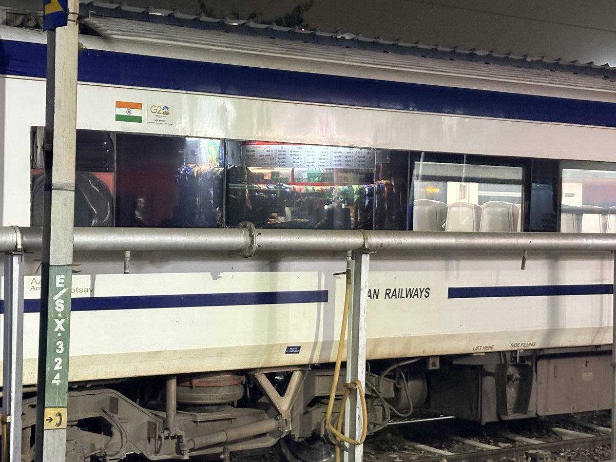 Shweksha's tweet photo. @PMOIndia @IRCTCofficial @RailMinIndia @RailwayNorthern @AshwiniVaishnaw Look how beautiful trains made to look like a trash . 
No cleaning , No washing ? How the cleaning staff getting paid for not delivering the desired work ? https://t.co/kjouzVZ1HB