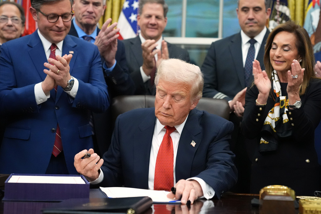 MarkArum's tweet photo. Today on the show: live to D.C. on the end of the shutdown. @RosalesReport live at Hartsfield/Jackson. @PCCharalambous and @emilybrooksnews covering the Epstein emails. Author @eatgregeat joins us live. Plus, we'll chat with @drsanjaygupta! 9am-noon on @wsbradio. https://t.co/yMUb0hF4tT