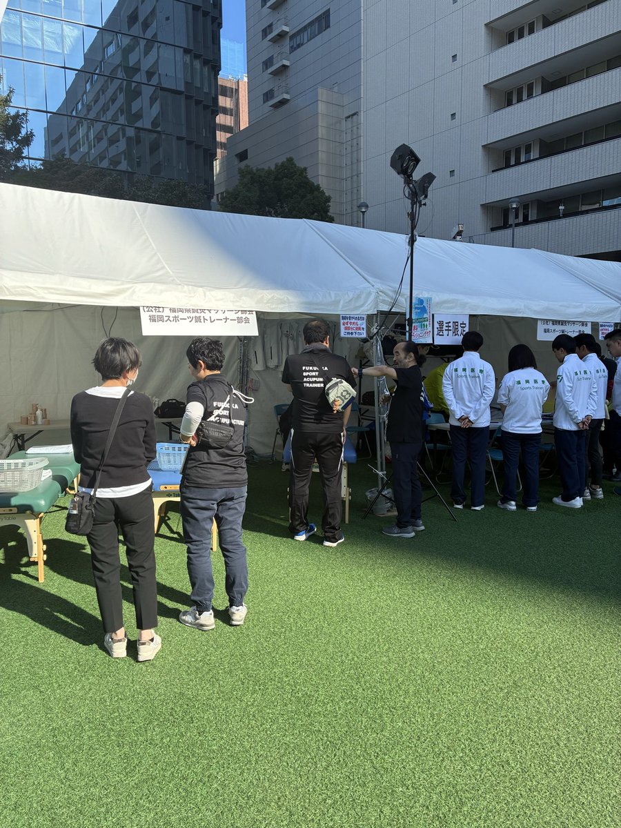 tanakaya_plus's tweet photo. 福岡マラソン2025EXPO
今年もケアに参加
年々外国からの参加が増えとる🤨
英会話でも行くかな☝️
#福岡マラソン  #朝倉市　#鍼灸 https://t.co/dXZEUtHZZn