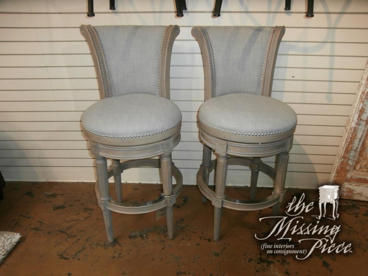 Effortlessly at home in any abode, these two Pullman swivel barstools aim to bring sophisticated elegance and charm to your dining space. Measures 31"H in grey. 
Click here for pricing and availability ➡ buff.ly/KwabJ1u